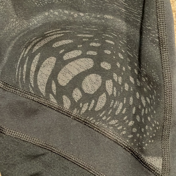 Under Armor S lightweight cropped compression legging w/ pocket - Picture 7 of 7